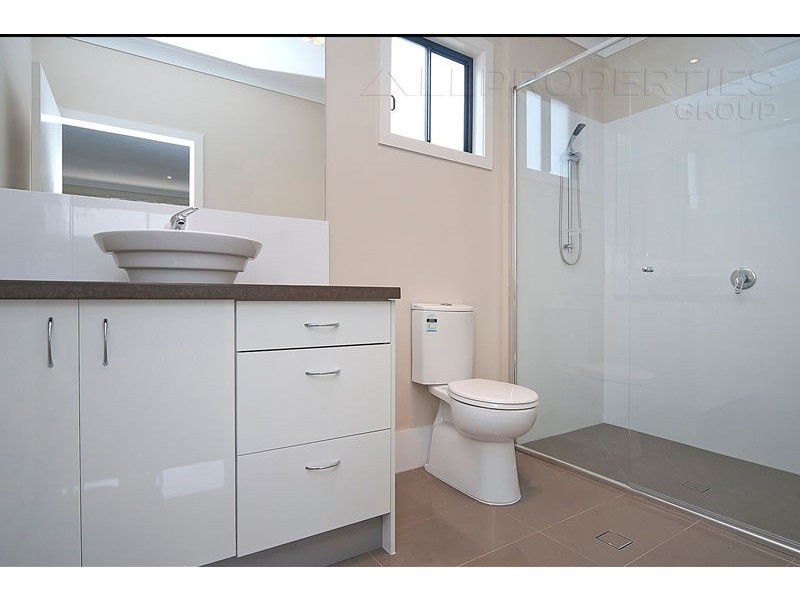 15 Sandalwood Street, Heathwood QLD 4110