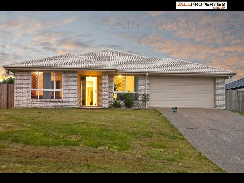 4 Hill End Ave, Hillcrest QLD 4118