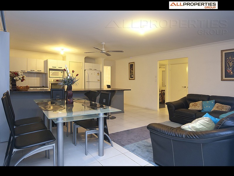 4 Hill End Ave, Hillcrest QLD 4118