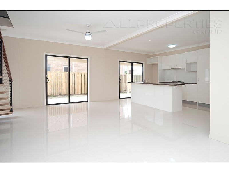 17 Sandalwood St, Heathwood QLD 4110