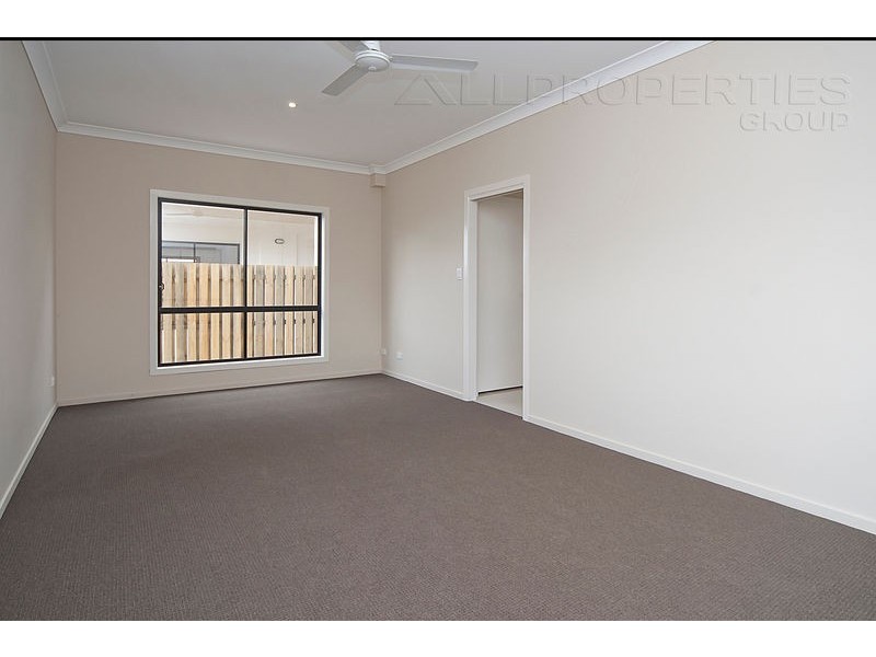 17 Sandalwood St, Heathwood QLD 4110