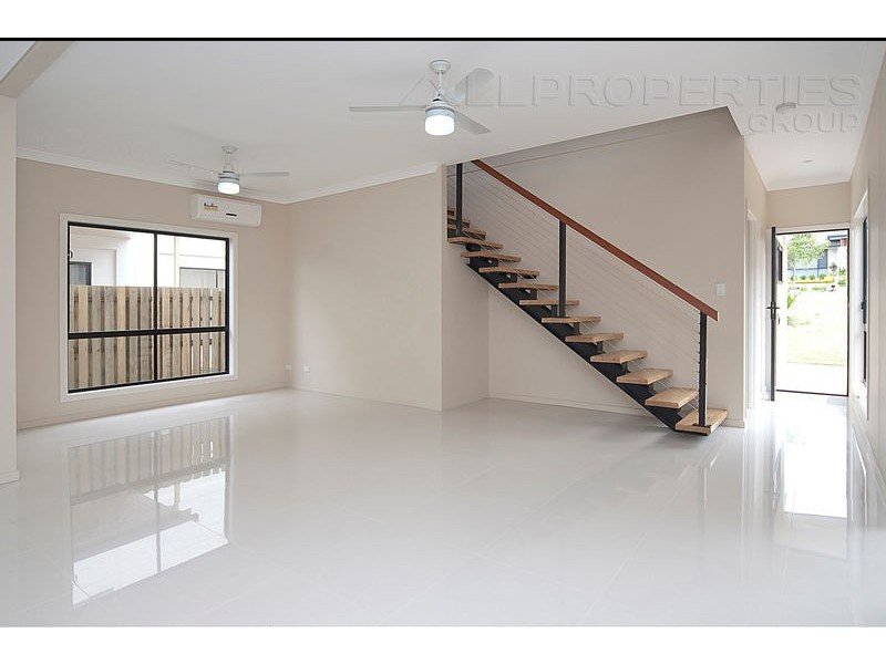 17 Sandalwood St, Heathwood QLD 4110