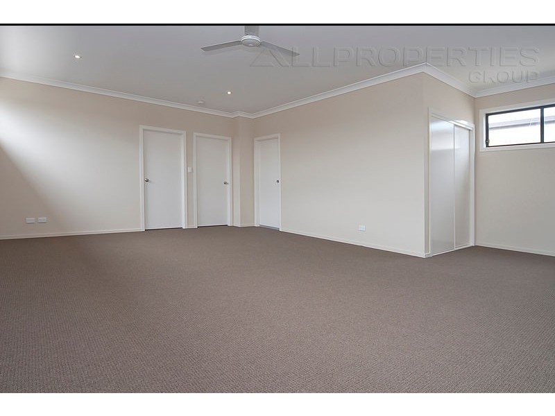 17 Sandalwood St, Heathwood QLD 4110