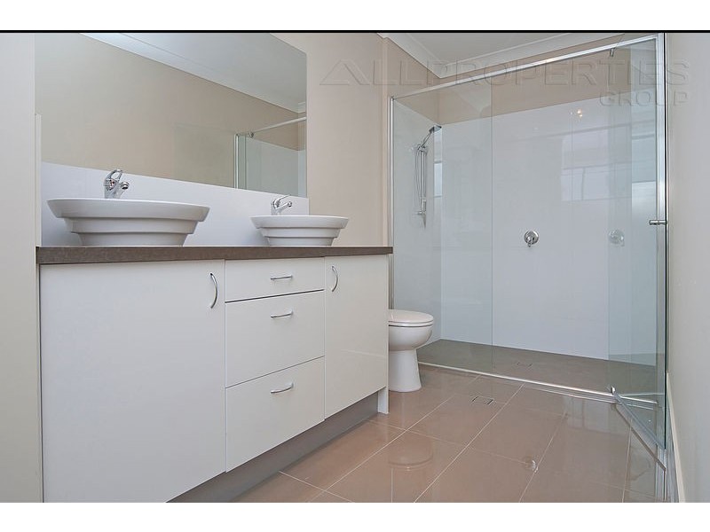 17 Sandalwood St, Heathwood QLD 4110