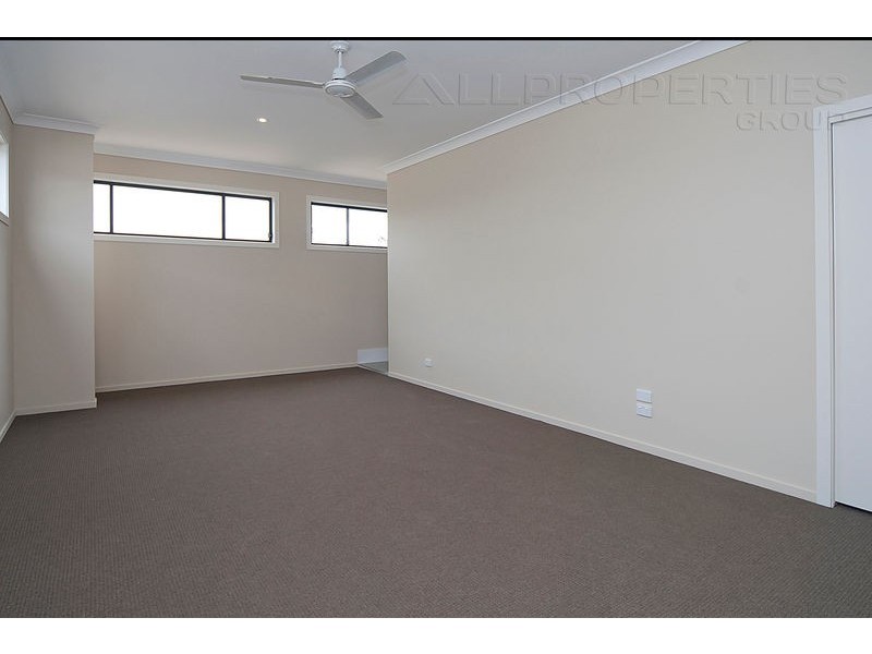 17 Sandalwood St, Heathwood QLD 4110