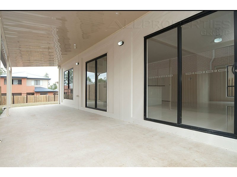 17 Sandalwood St, Heathwood QLD 4110