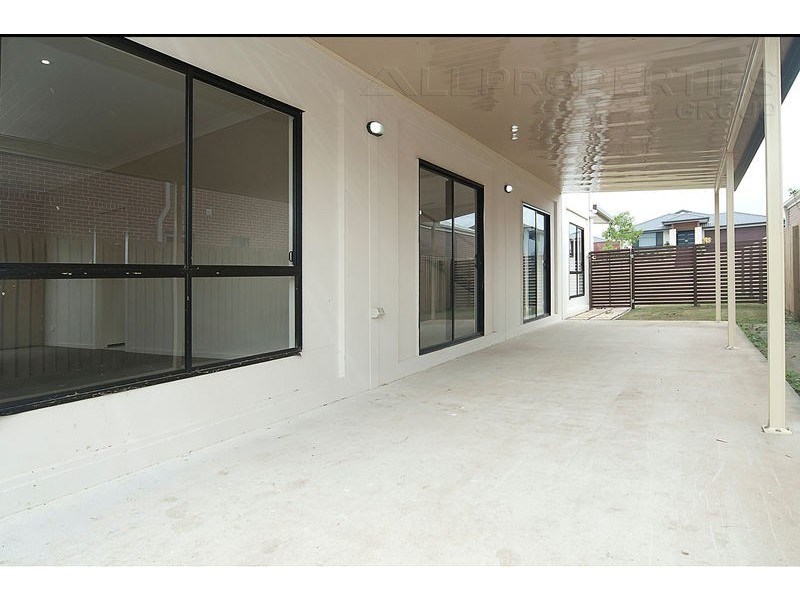 17 Sandalwood St, Heathwood QLD 4110