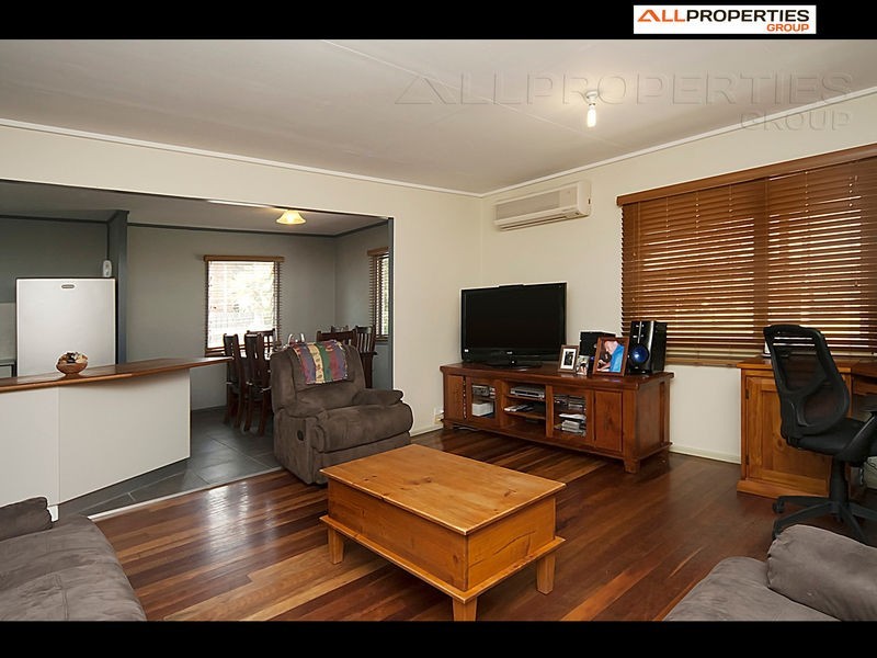 9 KINGSTON CT, Kingston QLD 4114