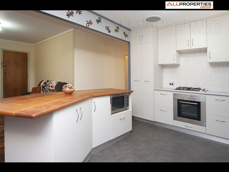 9 KINGSTON CT, Kingston QLD 4114