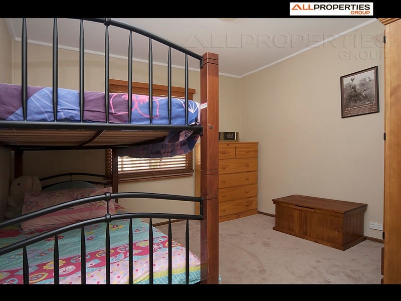 9 KINGSTON CT, Kingston QLD 4114