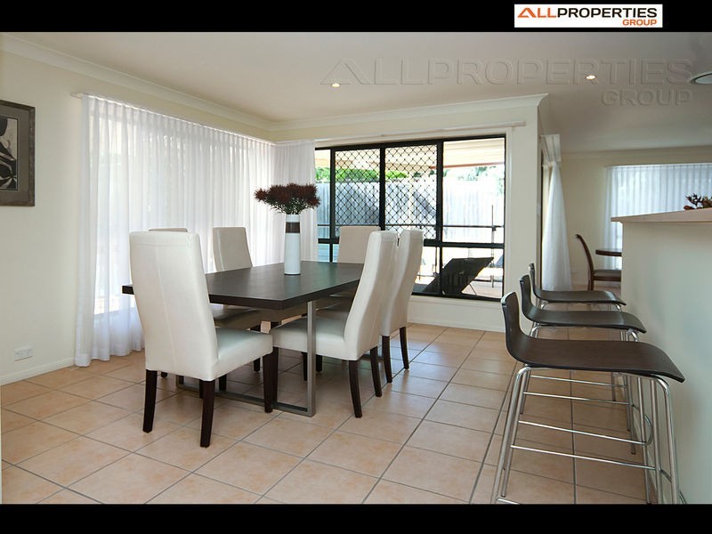 6 Santa Cruz Place, Forest Lake QLD 4078