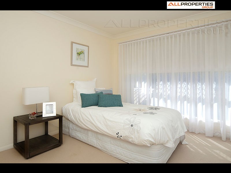 6 Santa Cruz Place, Forest Lake QLD 4078