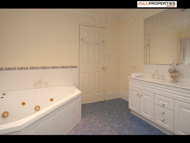 6 Santa Cruz Place, Forest Lake QLD 4078