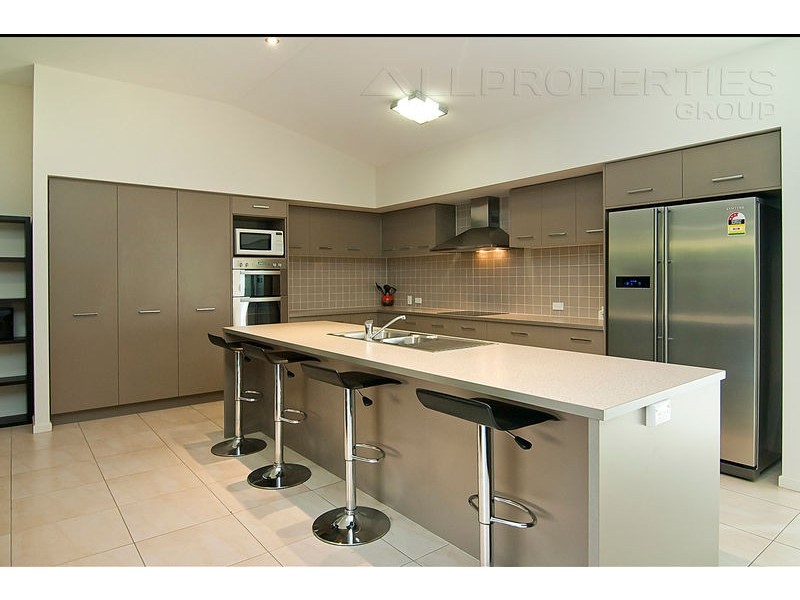 15 Rowan St, Heathwood QLD 4110