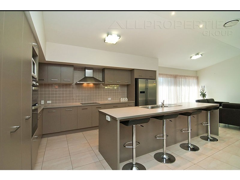 15 Rowan St, Heathwood QLD 4110