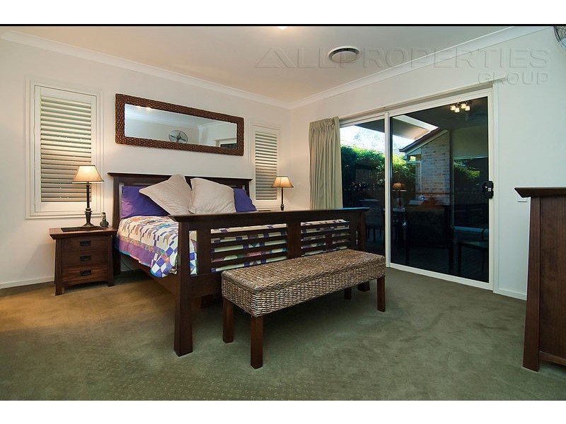 15 Rowan St, Heathwood QLD 4110