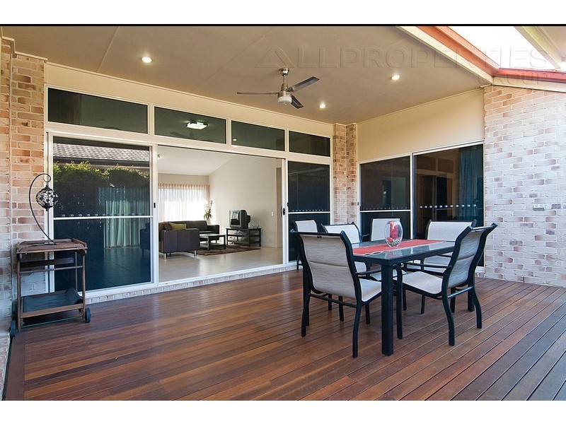 15 Rowan St, Heathwood QLD 4110