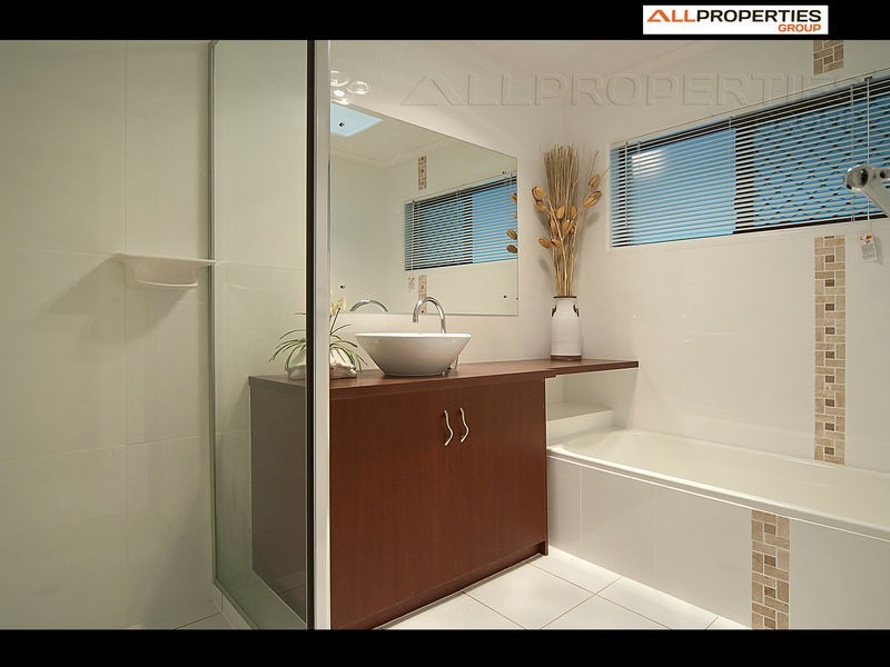 246 Forestdale Drv, Forestdale QLD 4118