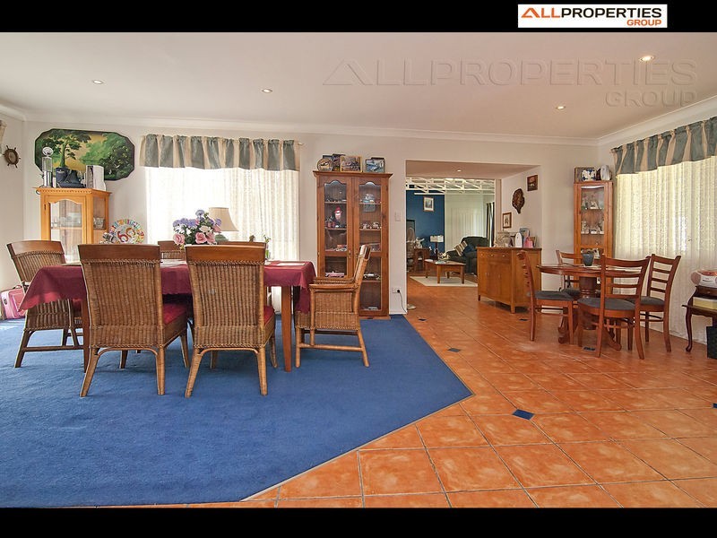 16 HAYLETT RISE, Regents Park QLD 4118