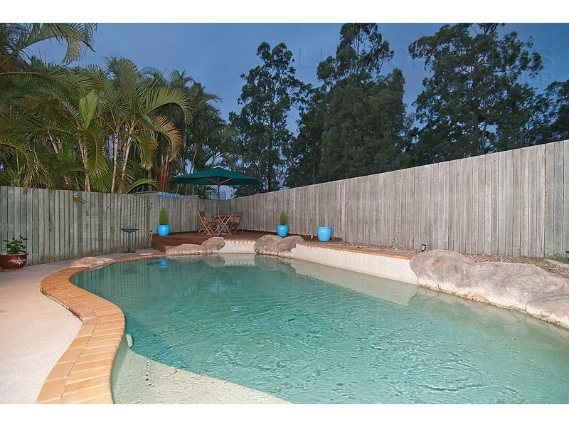 16 HAYLETT RISE, Regents Park QLD 4118