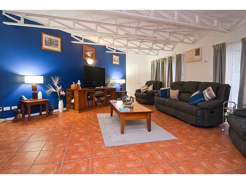 16 HAYLETT RISE, Regents Park QLD 4118