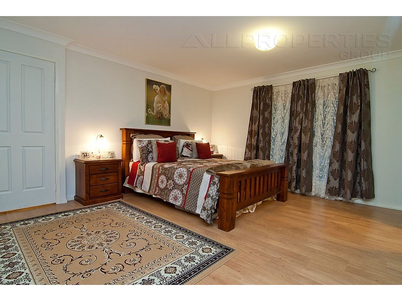 16 HAYLETT RISE, Regents Park QLD 4118