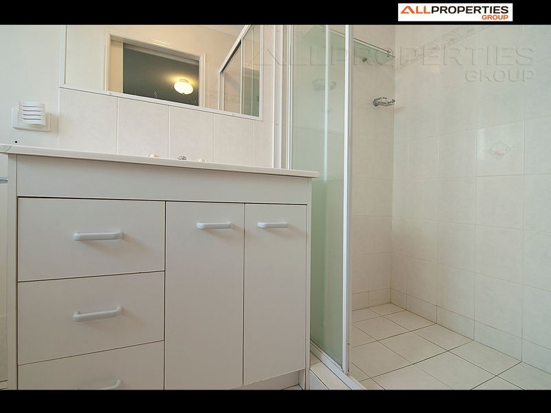 16 HAYLETT RISE, Regents Park QLD 4118