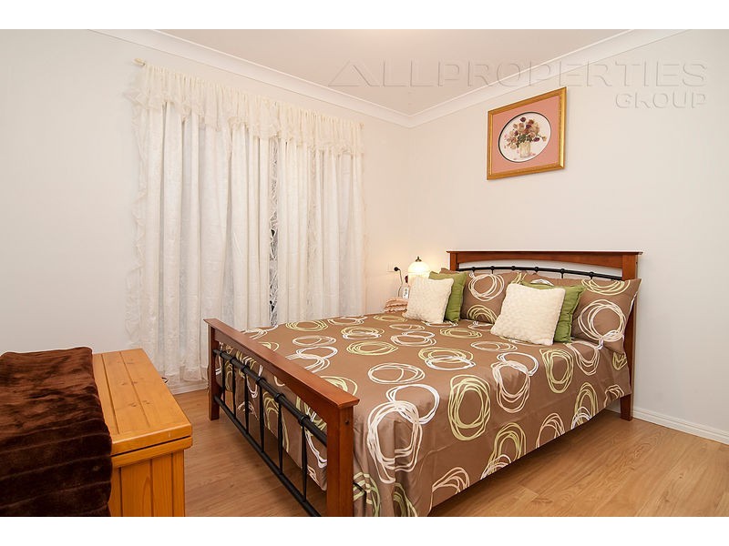16 HAYLETT RISE, Regents Park QLD 4118