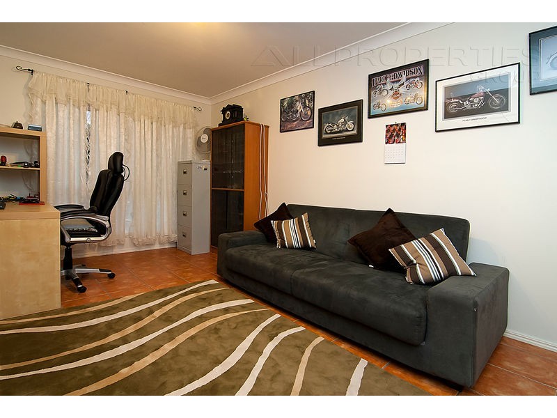 16 HAYLETT RISE, Regents Park QLD 4118
