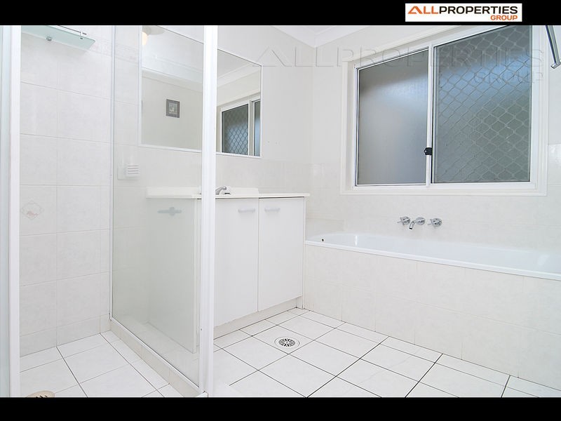 16 HAYLETT RISE, Regents Park QLD 4118