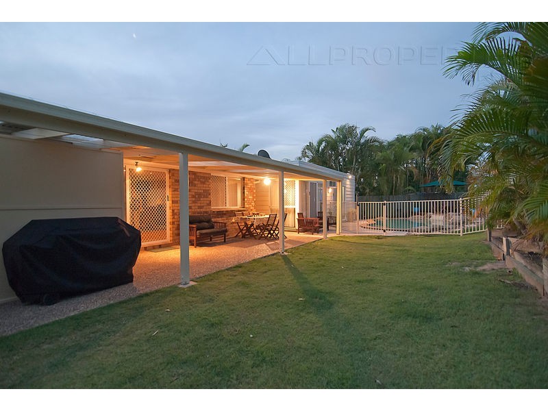 16 HAYLETT RISE, Regents Park QLD 4118