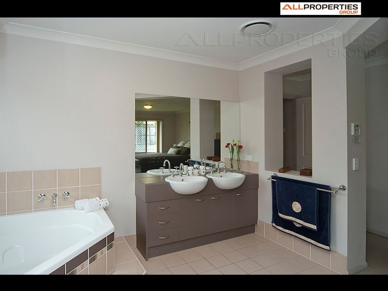 42 Talisker Place, Parkinson QLD 4115