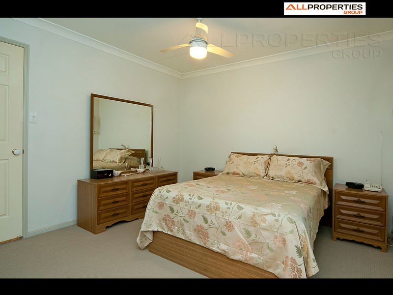 100 REDGUM DRIVE, Regents Park QLD 4118