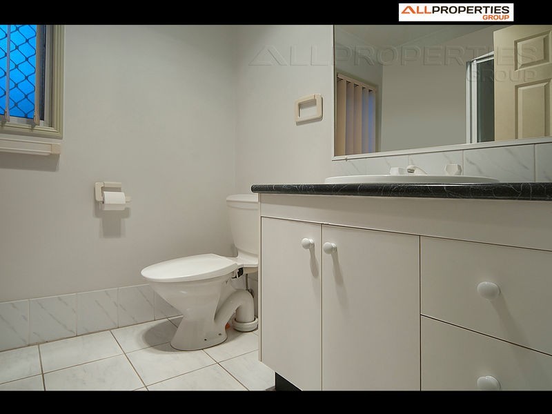 100 REDGUM DRIVE, Regents Park QLD 4118