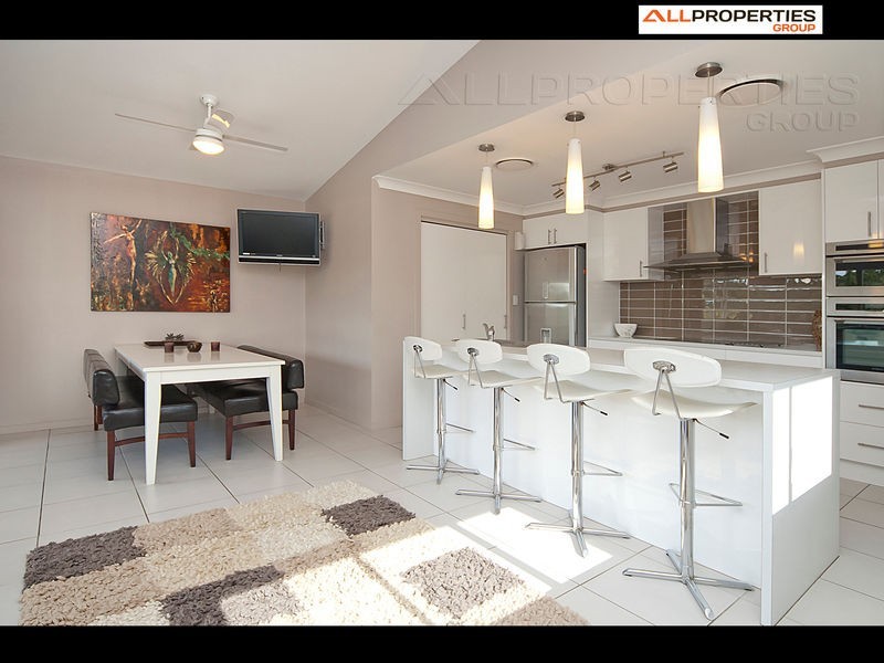 25 Lakes Entrance Drive, Springfield Lakes QLD 4300