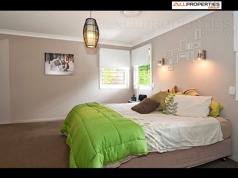 25 Lakes Entrance Drive, Springfield Lakes QLD 4300