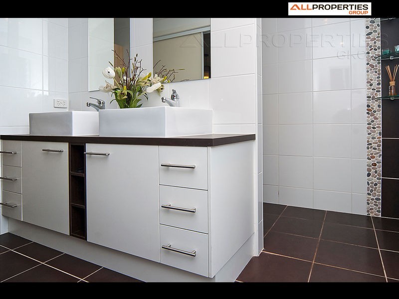 25 Lakes Entrance Drive, Springfield Lakes QLD 4300