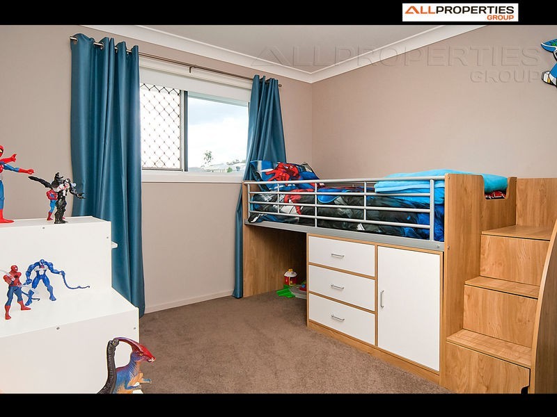 25 Lakes Entrance Drive, Springfield Lakes QLD 4300