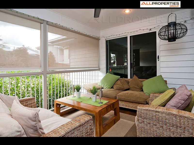 25 Lakes Entrance Drive, Springfield Lakes QLD 4300