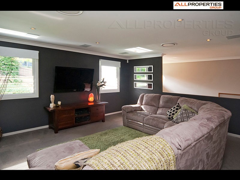 25 Lakes Entrance Drive, Springfield Lakes QLD 4300