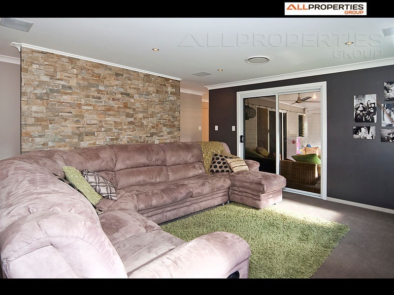 25 Lakes Entrance Drive, Springfield Lakes QLD 4300