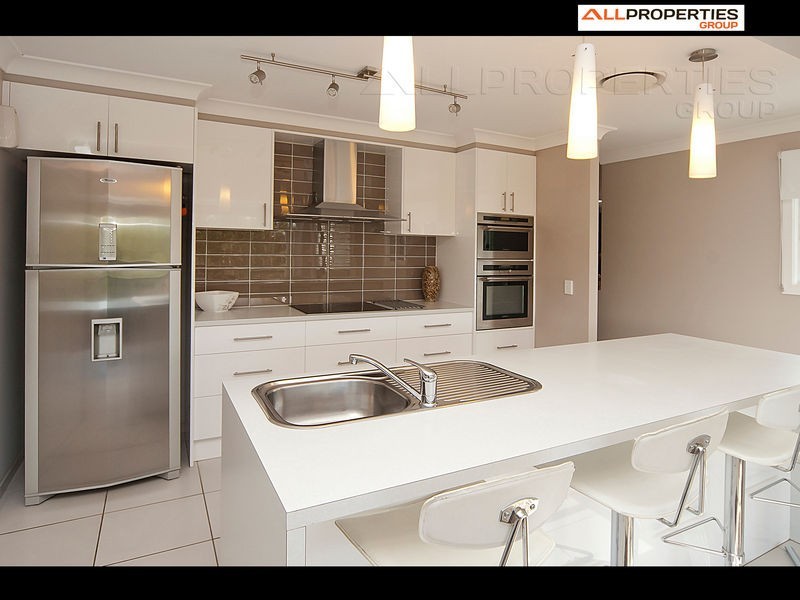 25 Lakes Entrance Drive, Springfield Lakes QLD 4300