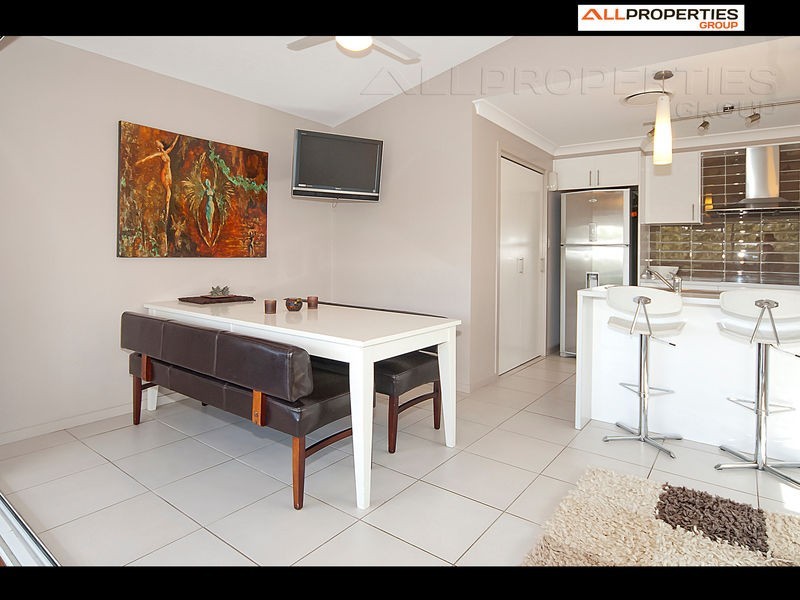 25 Lakes Entrance Drive, Springfield Lakes QLD 4300