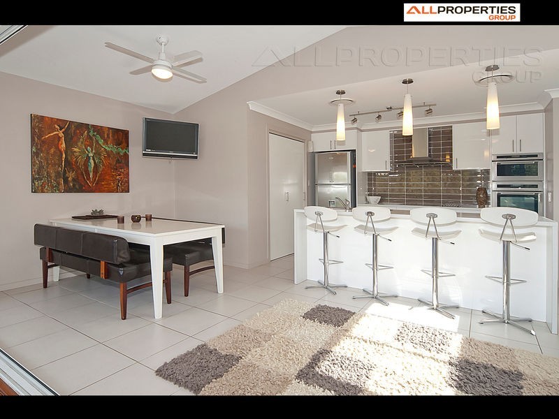 25 Lakes Entrance Drive, Springfield Lakes QLD 4300