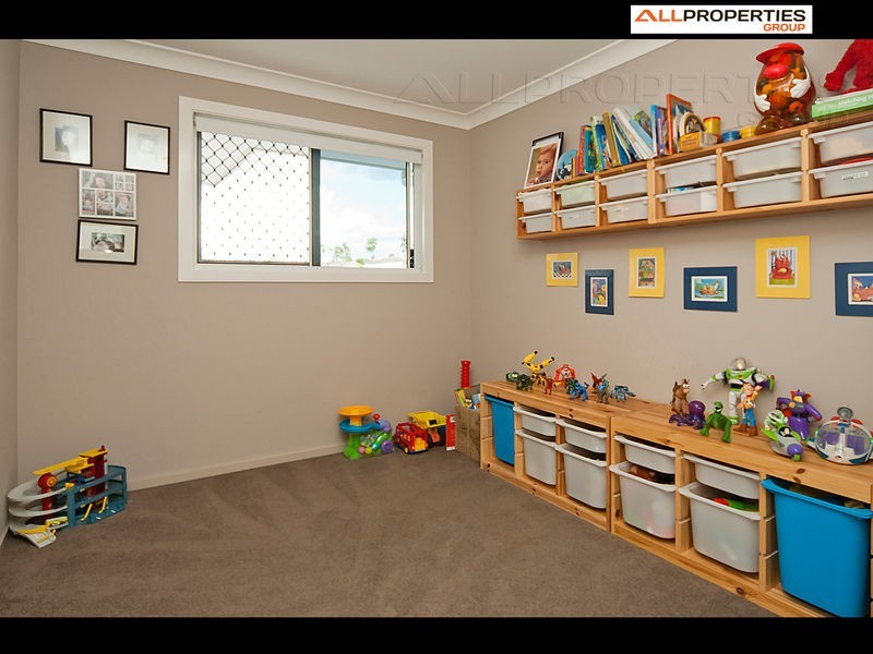 25 Lakes Entrance Drive, Springfield Lakes QLD 4300