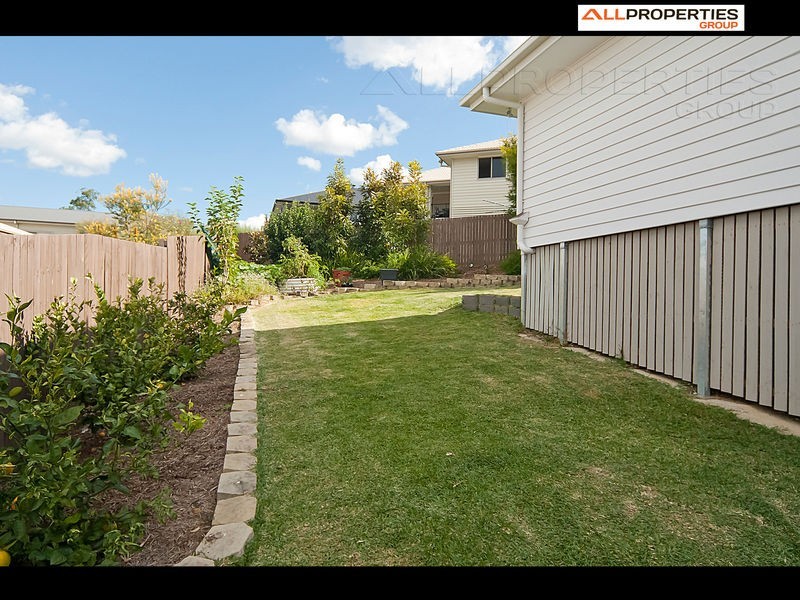 25 Lakes Entrance Drive, Springfield Lakes QLD 4300