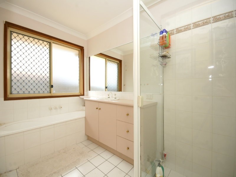 13 Seabrook Crescent, Forest Lake QLD 4078