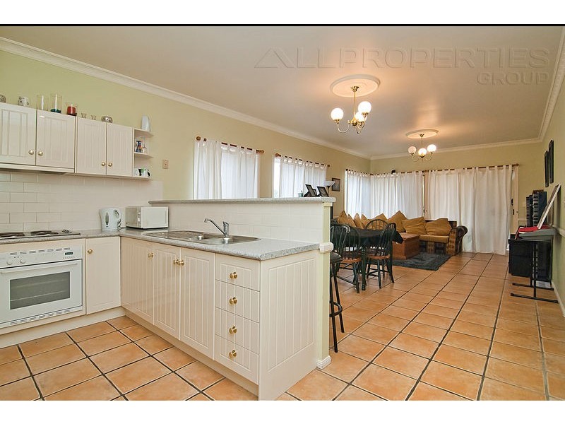 2 Windsor Place, Forest Lake QLD 4078