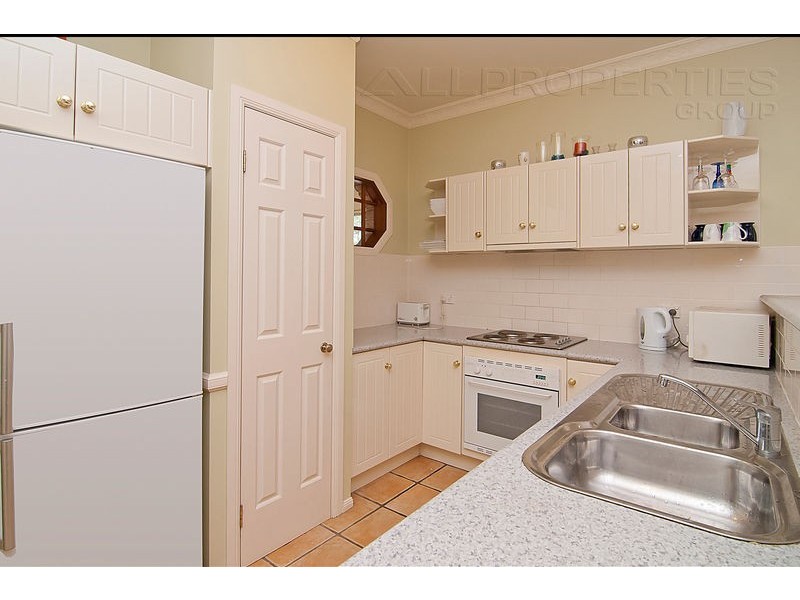 2 Windsor Place, Forest Lake QLD 4078