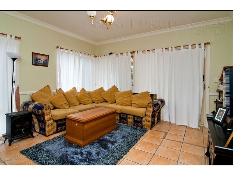 2 Windsor Place, Forest Lake QLD 4078